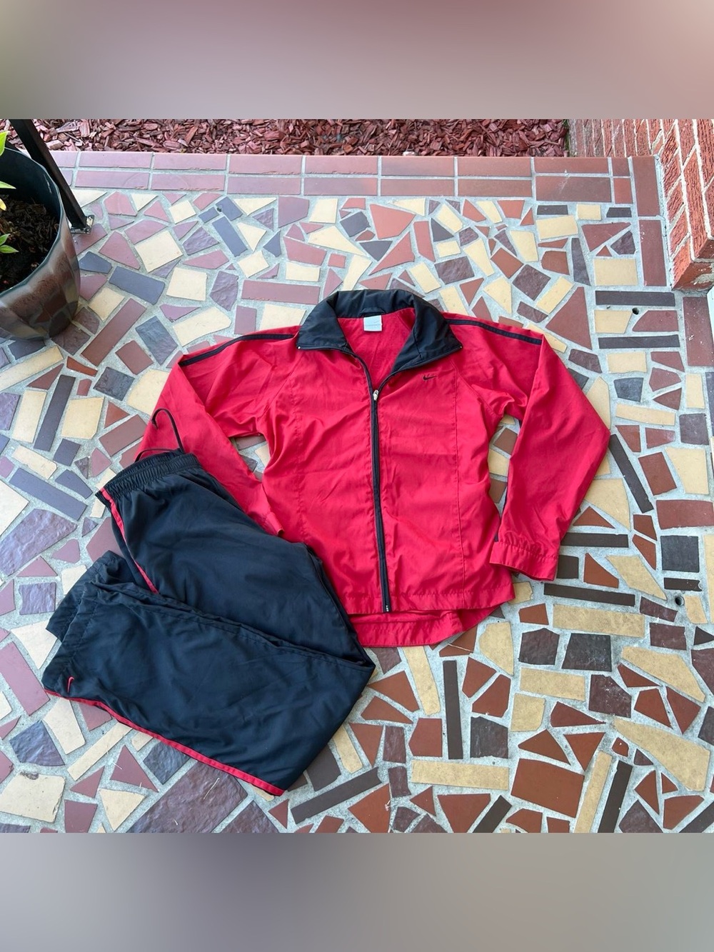 Vintage Nike Red and Black Jacket and Pants Set